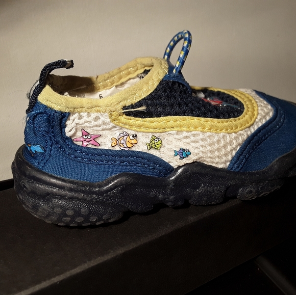 Elmo Water Shoes - Toddler - Picture 4 of 4